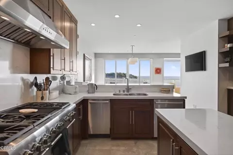Kitchen - 3349 Ocean Dr, Oxnard, CA 93035 photo 6 of 9