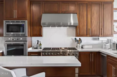 Kitchen - 3349 Ocean Dr, Oxnard, CA 93035 photo 5 of 9