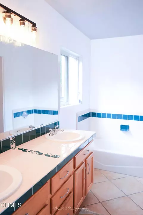 Bath - 270 Valley Rd, Oak View, CA 93022 photo 1 of 2
