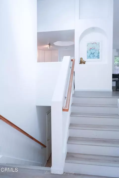 Entry Way - 270 Valley Rd, Oak View, CA 93022 photo 2 of 3