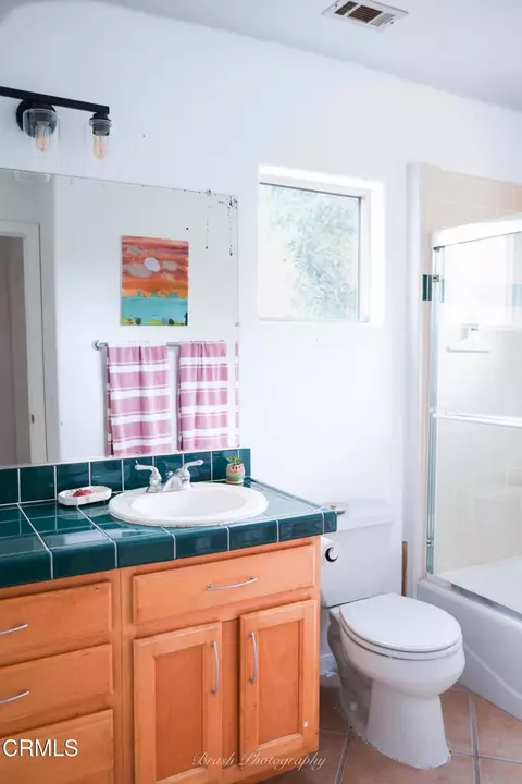 Bath - 270 Valley Rd, Oak View, CA 93022 photo 2 of 2