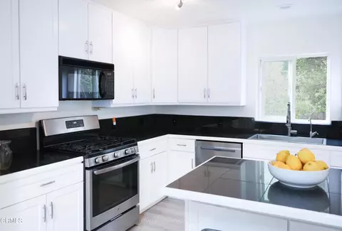 Kitchen - 270 Valley Rd, Oak View, CA 93022 photo 1 of 2