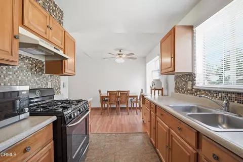 Kitchen - 5154 Jefferson Sq, Oxnard, CA 93033 photo 3 of 3
