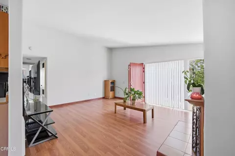 Living - 5154 Jefferson Sq, Oxnard, CA 93033 photo 5 of 5