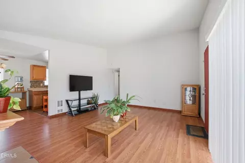 Living - 5154 Jefferson Sq, Oxnard, CA 93033 photo 3 of 5