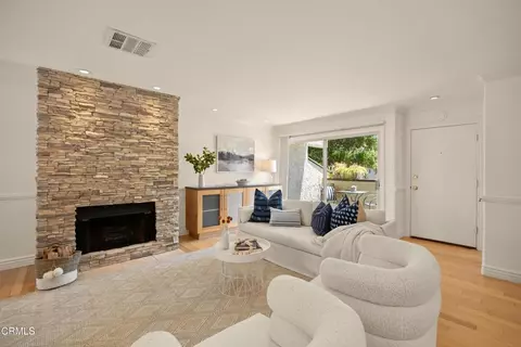 699 County Square Dr #5, Ventura, CA 93003