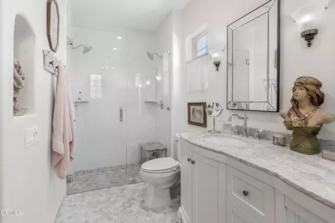 Bath - 342 Java Pl, Oxnard, CA 93036 photo 4 of 5