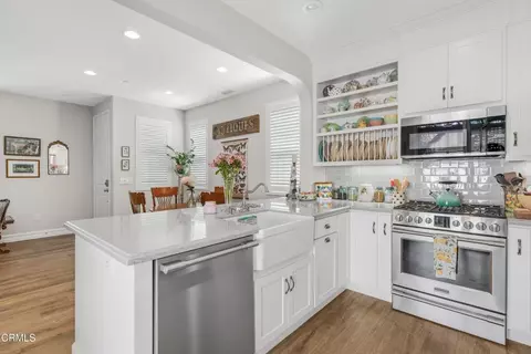 Kitchen - 342 Java Pl, Oxnard, CA 93036 photo 2 of 2