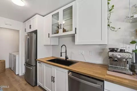 Kitchen - 262 W Vineyard Ave, Oxnard, CA 93036 photo 3 of 6