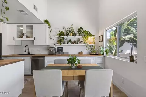 Kitchen - 262 W Vineyard Ave, Oxnard, CA 93036 photo 4 of 6
