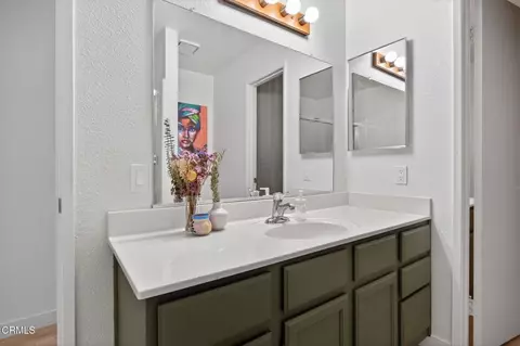 Bath - 262 W Vineyard Ave, Oxnard, CA 93036 photo 2 of 4