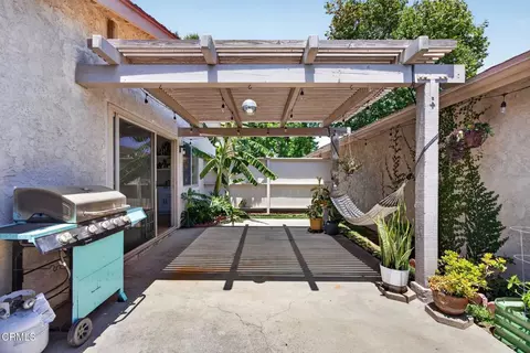 Exterior - 262 W Vineyard Ave, Oxnard, CA 93036 photo 3 of 9