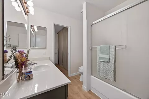 Bath - 262 W Vineyard Ave, Oxnard, CA 93036 photo 1 of 4