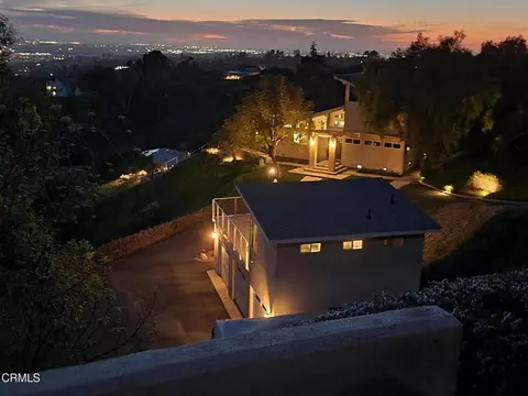 888 W Highland Dr, Camarillo, CA 93010