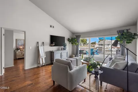 Living - 4451 Gateshead Bay, Oxnard, CA 93035 photo 3 of 4
