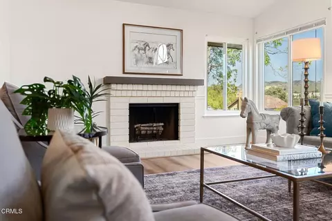 Living - 847 Hedyland Ct, Moorpark, CA 93021 photo 2 of 2