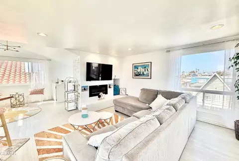 Living - 2301 Chico Ct, Oxnard, CA 93035 photo 3 of 6