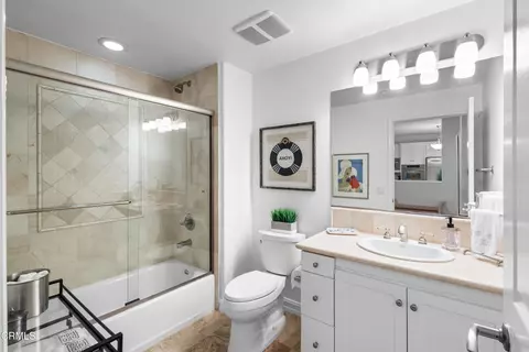 Bath - 1513 Windshore Way, Oxnard, CA 93035 photo 1 of 4