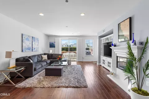 Living - 1513 Windshore Way, Oxnard, CA 93035 photo 1 of 2