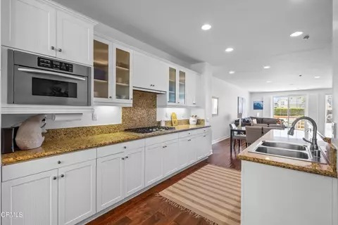 Kitchen - 1513 Windshore Way, Oxnard, CA 93035 photo 4 of 5