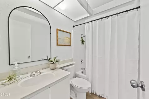 Bath - 1431 Kelp St, Oxnard, CA 93035 photo 2 of 2