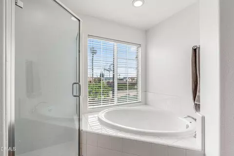 Bath - 833 Dunes St, Oxnard, CA 93035 photo 4 of 4