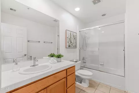 Bath - 833 Dunes St, Oxnard, CA 93035 photo 2 of 4