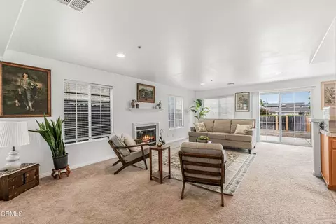 Living - 833 Dunes St, Oxnard, CA 93035 photo 1 of 3