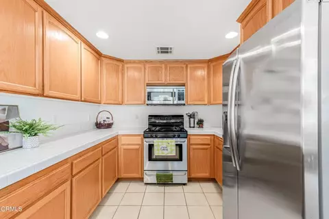 Kitchen - 833 Dunes St, Oxnard, CA 93035 photo 1 of 3