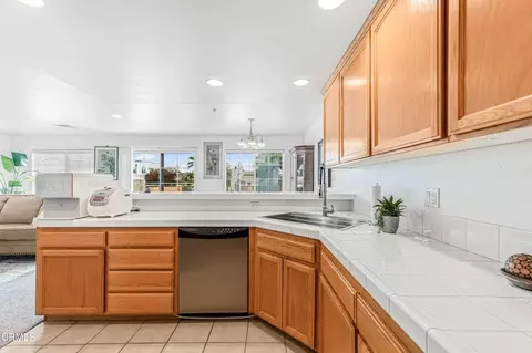 Kitchen - 833 Dunes St, Oxnard, CA 93035 photo 3 of 3