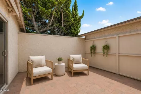 Exterior - 246 W Vineyard Ave, Oxnard, CA 93036 photo 2 of 6