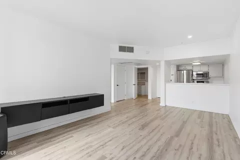 Living - 865 S B St #Q2, Oxnard, CA 93030 photo 1 of 2