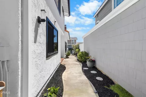 Exterior - 3960 W Hemlock St, Oxnard, CA 93035 photo 2 of 8