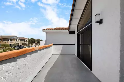 Exterior - 3960 W Hemlock St, Oxnard, CA 93035 photo 3 of 8