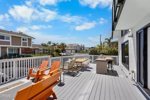 Exterior - 3960 W Hemlock St, Oxnard, CA 93035 photo 6 of 8