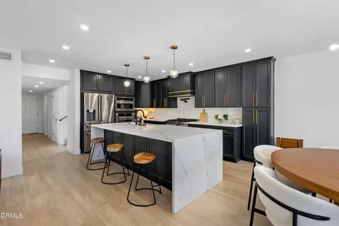 Kitchen - 3960 W Hemlock St, Oxnard, CA 93035 photo 2 of 4