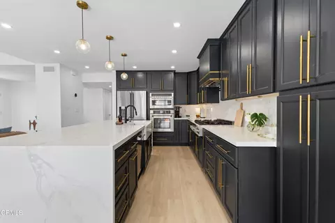 Kitchen - 3960 W Hemlock St, Oxnard, CA 93035 photo 3 of 4