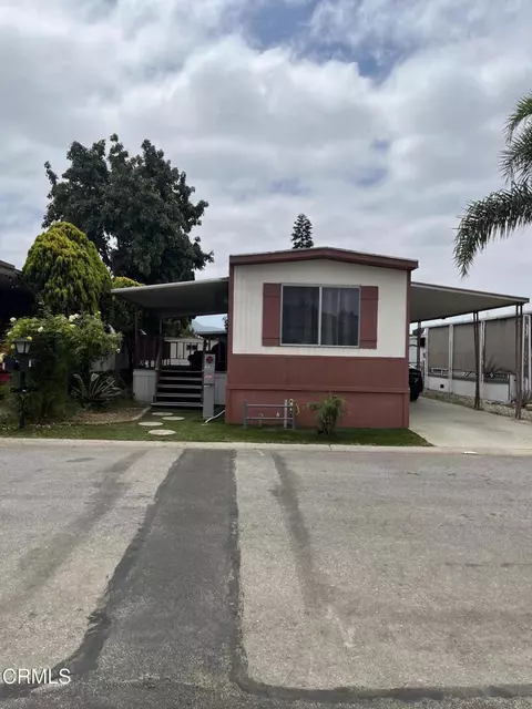 42 Calle Paradora St #42, Camarillo, CA 93012