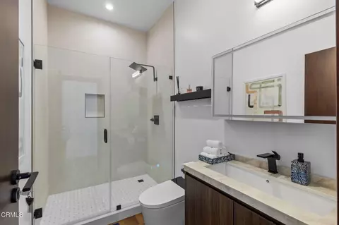 Bath - 6498 Ridgecrest Ln, Somis, CA 93066 photo 3 of 8