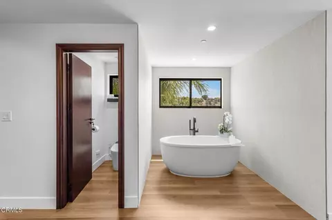 Bath - 6498 Ridgecrest Ln, Somis, CA 93066 photo 2 of 8