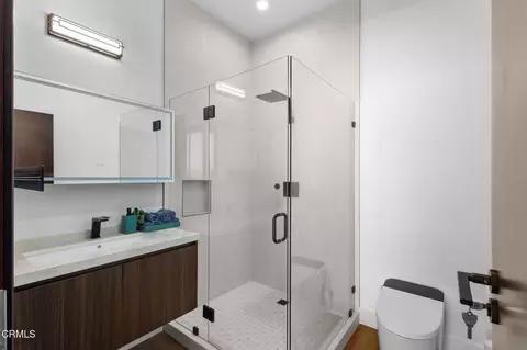 Bath - 6498 Ridgecrest Ln, Somis, CA 93066 photo 6 of 8