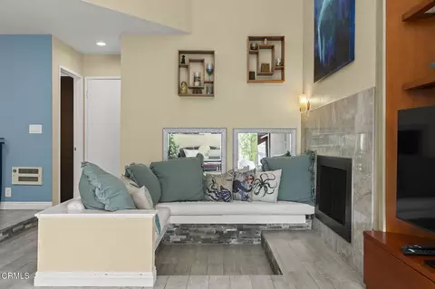 Living - 3027 Harbor Blvd, Oxnard, CA 93035 photo 2 of 5