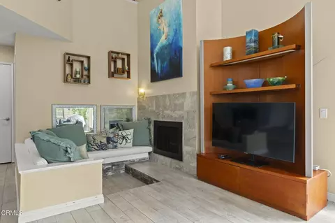 Living - 3027 Harbor Blvd, Oxnard, CA 93035 photo 3 of 5