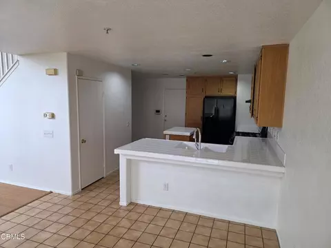 Kitchen - 1711 Florentina Dr, Oxnard, CA 93030 photo 4 of 4