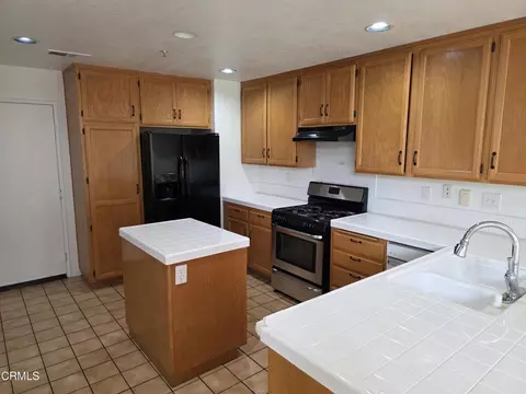 Kitchen - 1711 Florentina Dr, Oxnard, CA 93030 photo 1 of 4