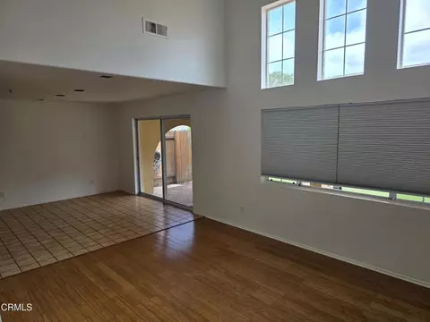 Living - 1711 Florentina Dr, Oxnard, CA 93030 photo 2 of 5
