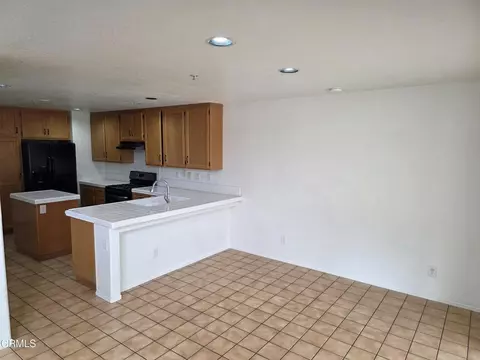 Kitchen - 1711 Florentina Dr, Oxnard, CA 93030 photo 2 of 4