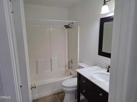 Bath - 1711 Florentina Dr, Oxnard, CA 93030 photo 4 of 4