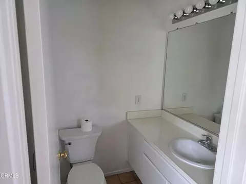 Bath - 1711 Florentina Dr, Oxnard, CA 93030 photo 1 of 4
