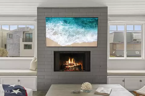 Living - 3908 Ocean Dr, Oxnard, CA 93035 photo 2 of 4